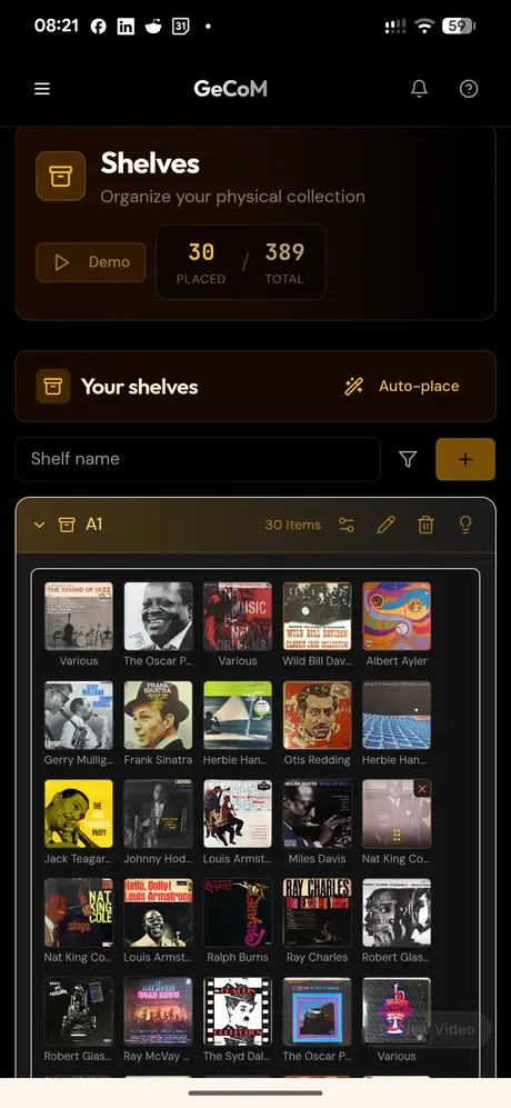 GeCoMusic screenshot: albums organised on collection shelves
